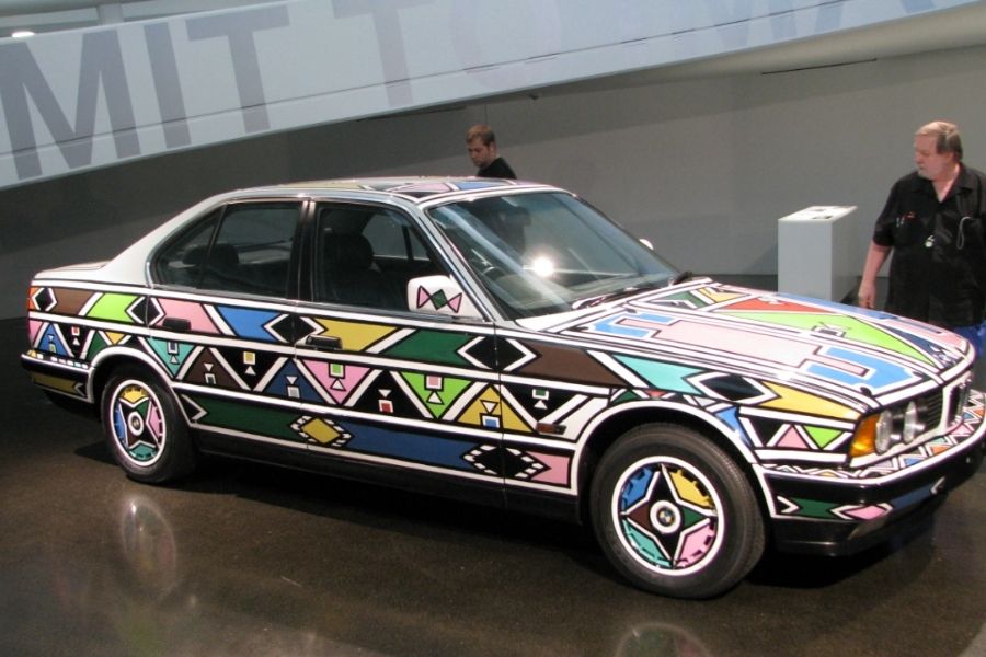 BMW decorado por la artista Esther Mahlangu